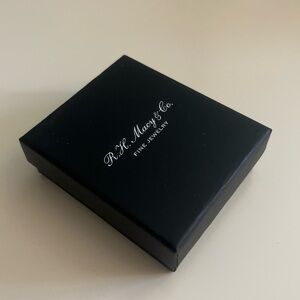 🗽R.H. Macy & Co. Fine Jewelry Box